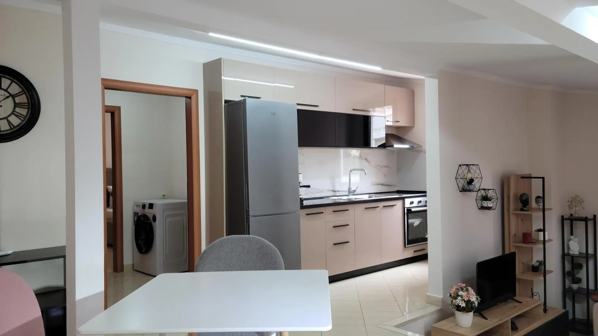 Gledis Apartment Tirana - Panoramic City Terrace 0*,  Αλβανία