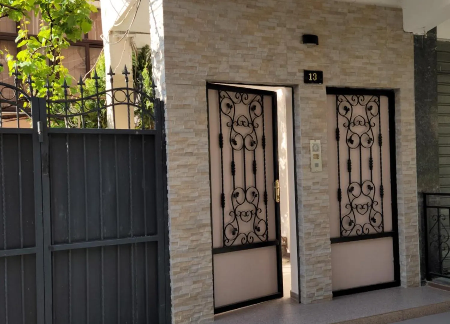 Gledis Apartment Tirana - Panoramic City Terrace Αλβανία